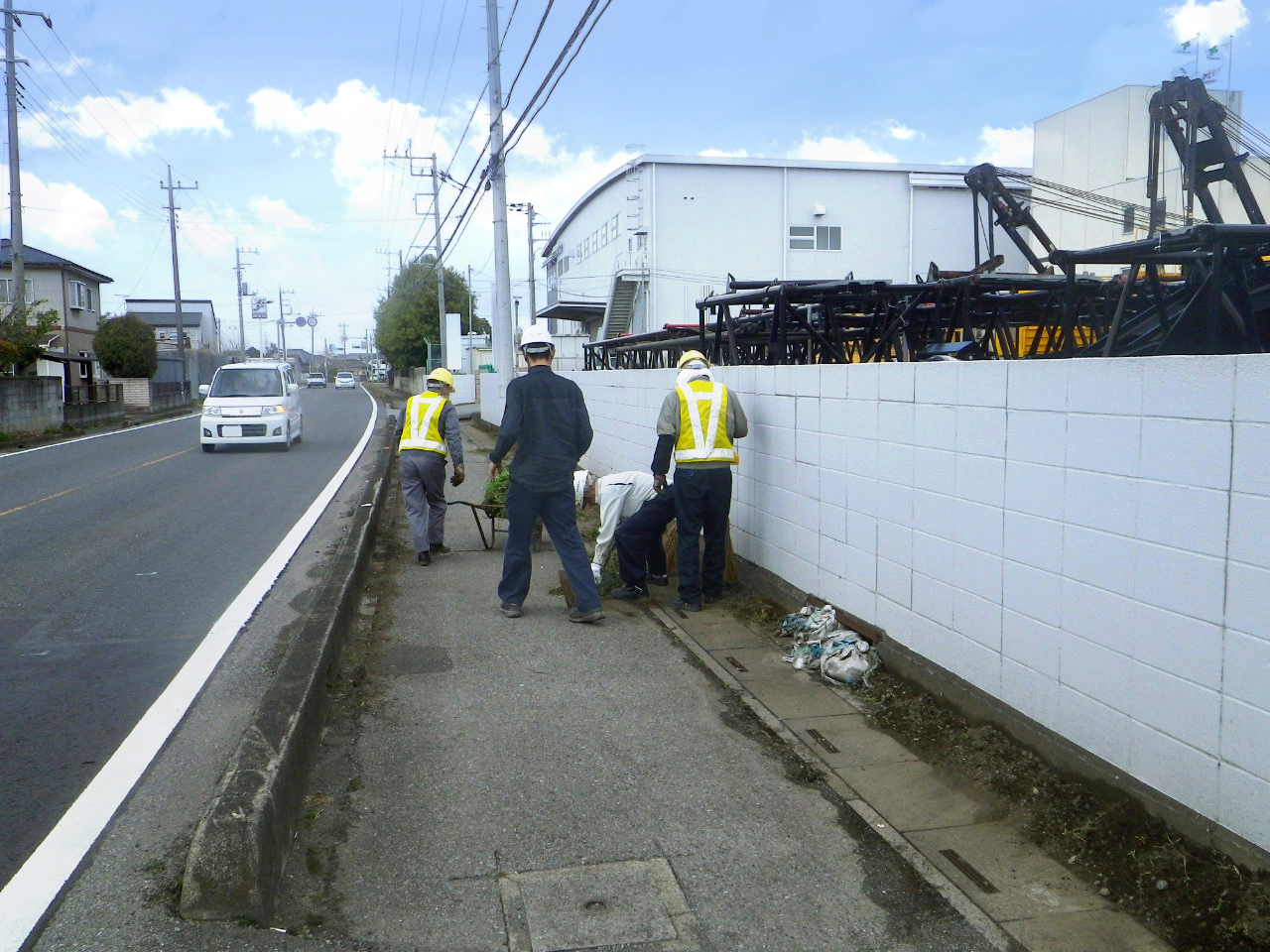 白岡機材センター周辺道路の清掃活動の様子